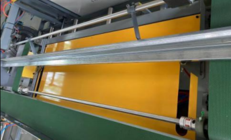 Servo-controlled clamping section for durable maintenance-free operation